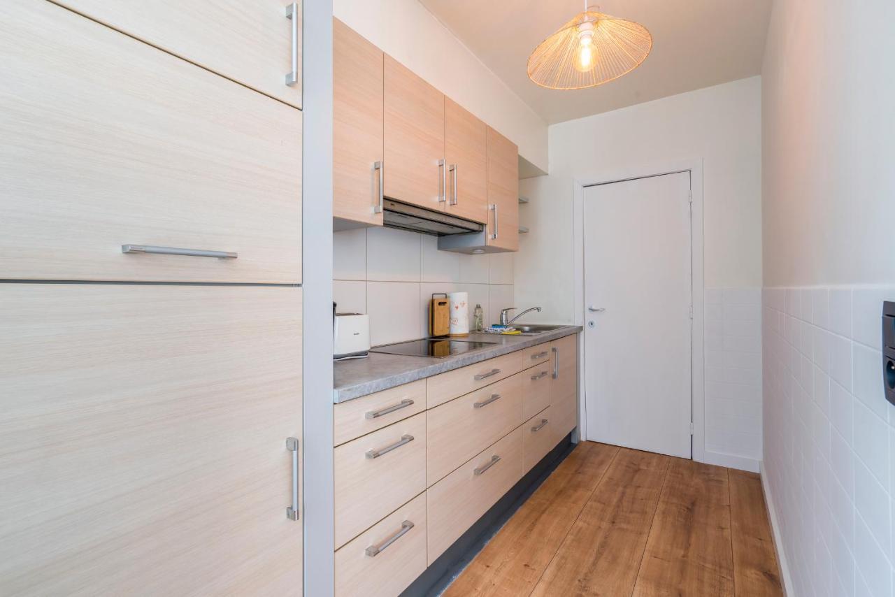 Ruim En Warm Appartement In De Winkelstraat Van Oostende Buitenkant foto