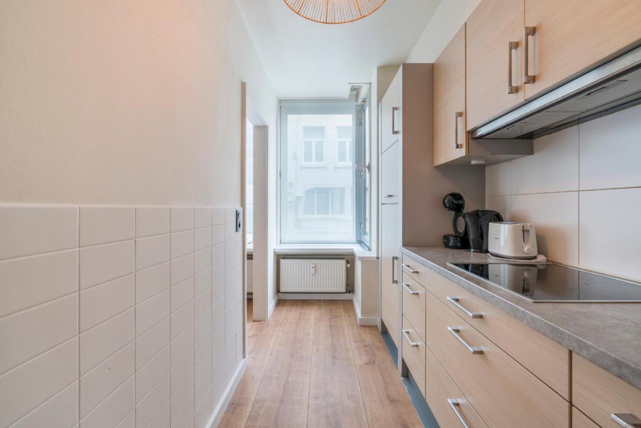 Ruim En Warm Appartement In De Winkelstraat Van Oostende Buitenkant foto
