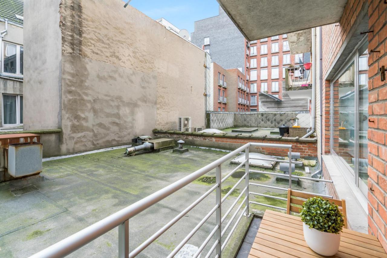 Ruim En Warm Appartement In De Winkelstraat Van Oostende Buitenkant foto